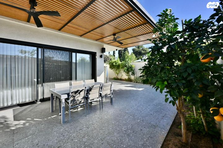 דו משפחתי, וילה דורי, שכונת הדגל, נס ציונה