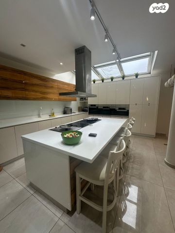 דו משפחתי, ברקת, אבני חן, קיסריה