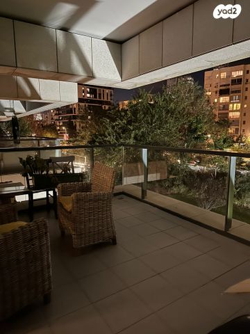 דירה, ניסים אלוני, צמרות איילון, פארק צמרת, תל אביב יפו