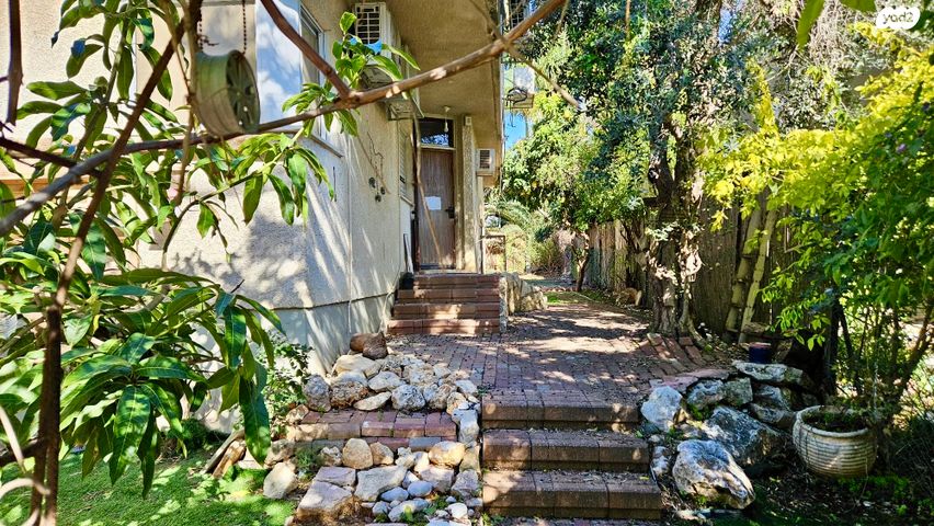 דו משפחתי, צור יגאל, כוכב יאיר / צור יגאל