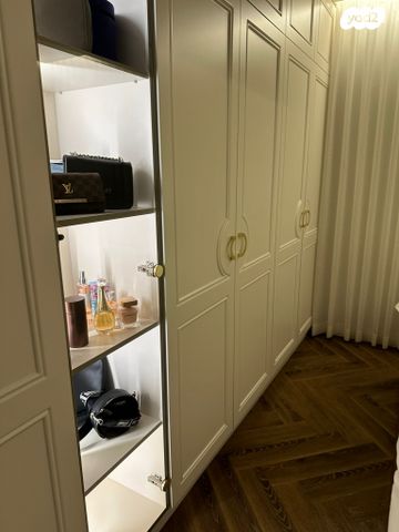 דירה, היוצרים, עיר היין, אשקלון