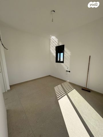 גג/ פנטהאוז, הרב שלום שבזי, אביב, ראש העין