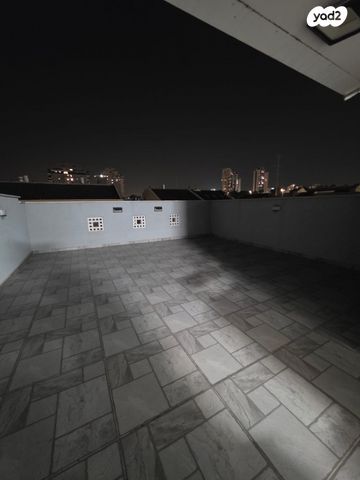 דופלקס, זהרה לביטוב, בנות חיל, ראשון לציון