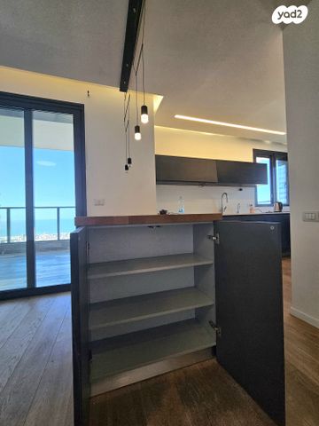 דירה, הרב ניסנבאום 37, אזור תעשיה, בת ים