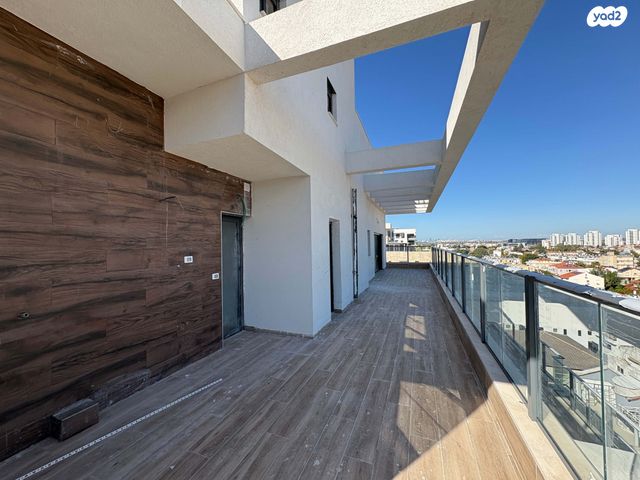 גג/ פנטהאוז, הרב שלום שבזי, אביב, ראש העין