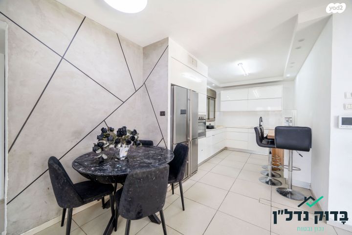 גג/ פנטהאוז, עוזי נרקיס 8, קרית רבין, חולון