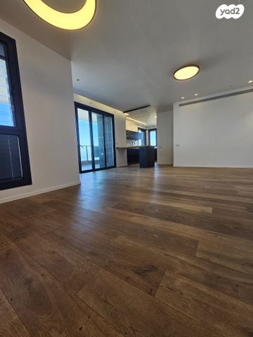 דירה, הרב ניסנבאום 37, אזור תעשיה, בת ים