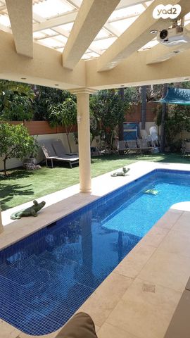 דו משפחתי, ברקת, אבני חן, קיסריה