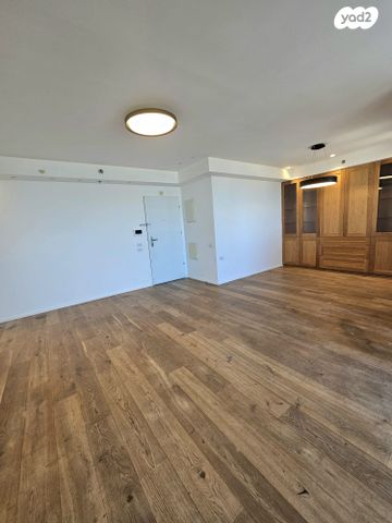 דירה, הרב ניסנבאום 37, אזור תעשיה, בת ים