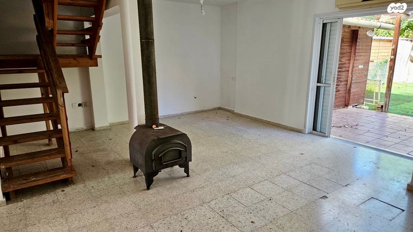 דו משפחתי, צור יגאל, כוכב יאיר / צור יגאל