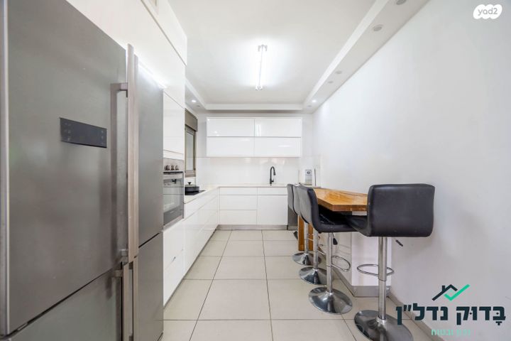 גג/ פנטהאוז, עוזי נרקיס 8, קרית רבין, חולון