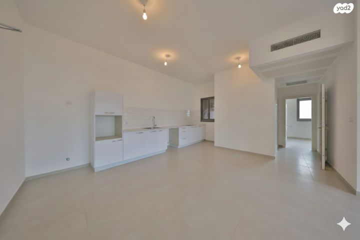 דירת גן, נעמי שמר 8, נאות אפק, אפקה, קרית ביאליק