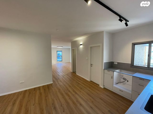 אהבת ציון 23