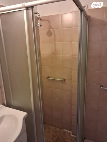 דירה, העבודה 9, ג'סי כהן, חולון