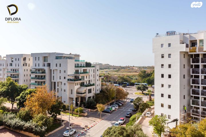 דירה, אורי צבי גרינברג, אזורי חן, גימל החדשה, תל אביב יפו