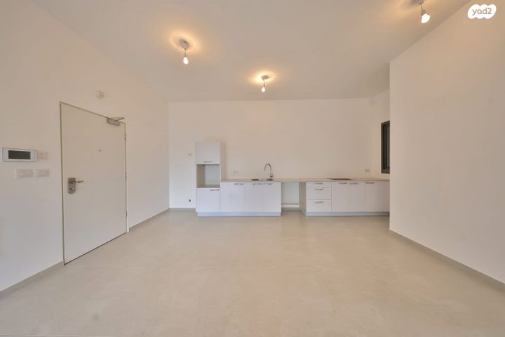 דירת גן, נעמי שמר 8, נאות אפק, אפקה, קרית ביאליק