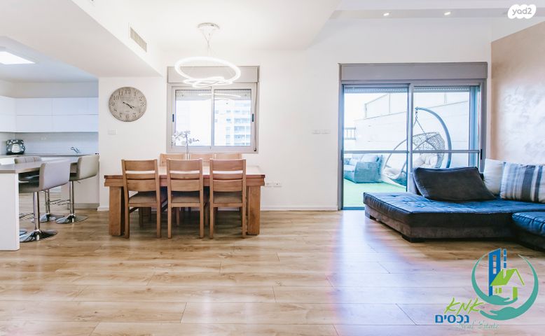 דירה, הרב ישעיהו משורר, הדר גנים, פתח תקווה