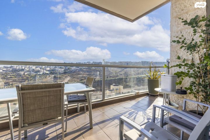 דירה, גרשון אבנר, ארמון הנציב, תלפיות מזרח, ירושלים