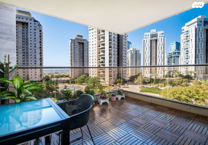 דירה, דודו דותן, עיר ימים, נתניה