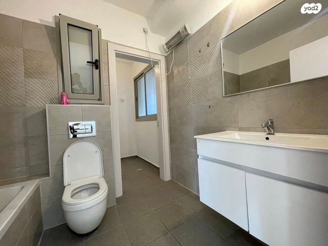 דירה, בקעת סיירים, שקמים ואגמים, אשקלון