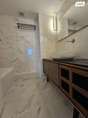 דירה, הרב ניסנבאום 37, אזור תעשיה, בת ים