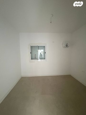 גג/ פנטהאוז, הרב שלום שבזי, אביב, ראש העין