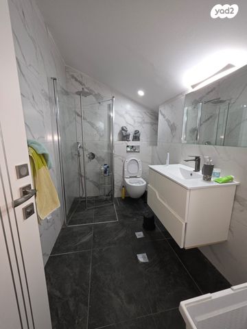 דופלקס, זהרה לביטוב, בנות חיל, ראשון לציון