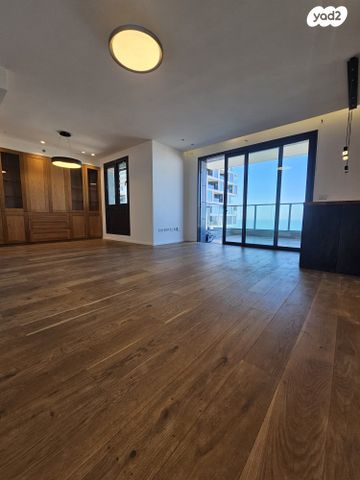 דירה, הרב ניסנבאום 37, אזור תעשיה, בת ים