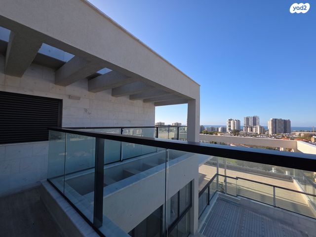 גג/ פנטהאוז, הרב משה מרדכי, טירת כרמל