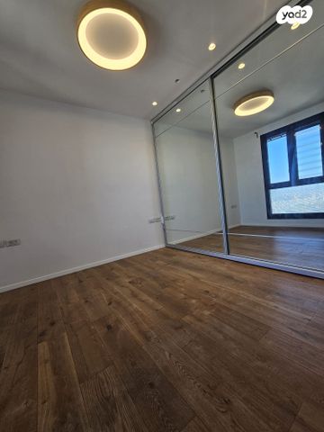 דירה, הרב ניסנבאום 37, אזור תעשיה, בת ים