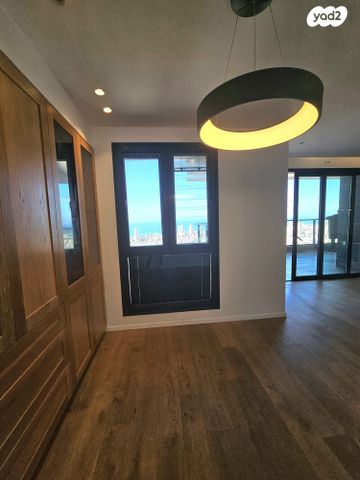 דירה, הרב ניסנבאום 37, אזור תעשיה, בת ים