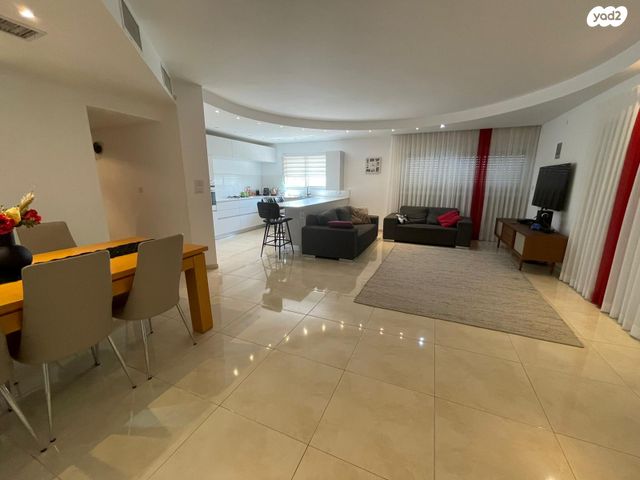 גג/ פנטהאוז, המפוחית, נאות אשלים, ראשון לציון