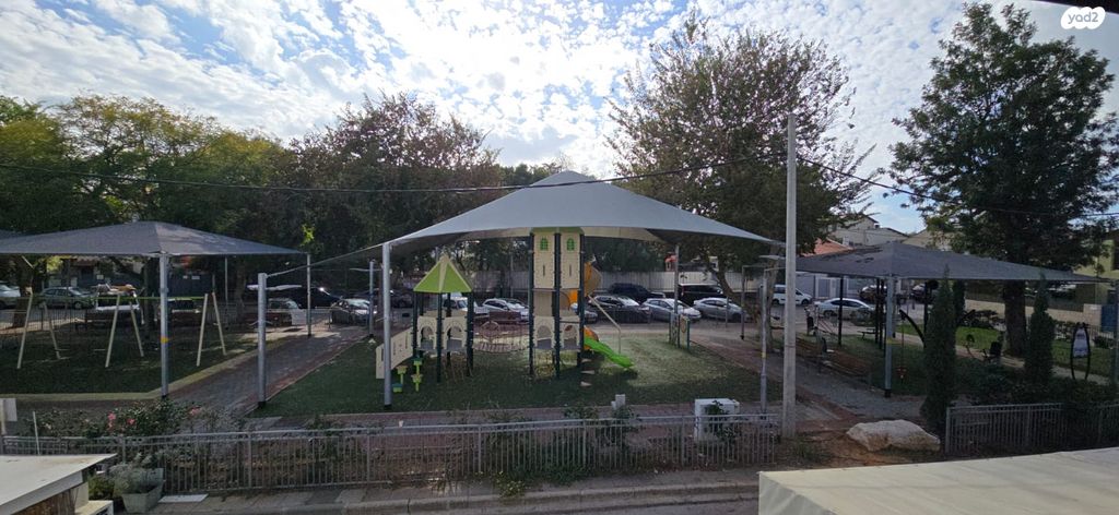 דירה, ארנסט הוגו, שיכון ותיקים, חולון