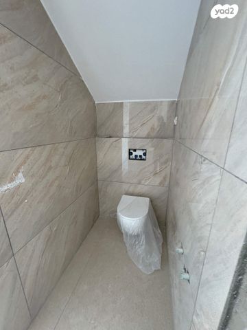 גג/ פנטהאוז, הרב שלום שבזי, אביב, ראש העין