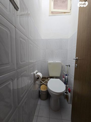 דירה, מנדלי מוכר ספרים, בת ים