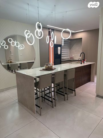 דירה, היוצרים, עיר היין, אשקלון