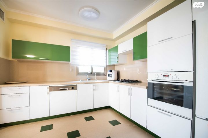 דירה, דודו דותן, עיר ימים, נתניה