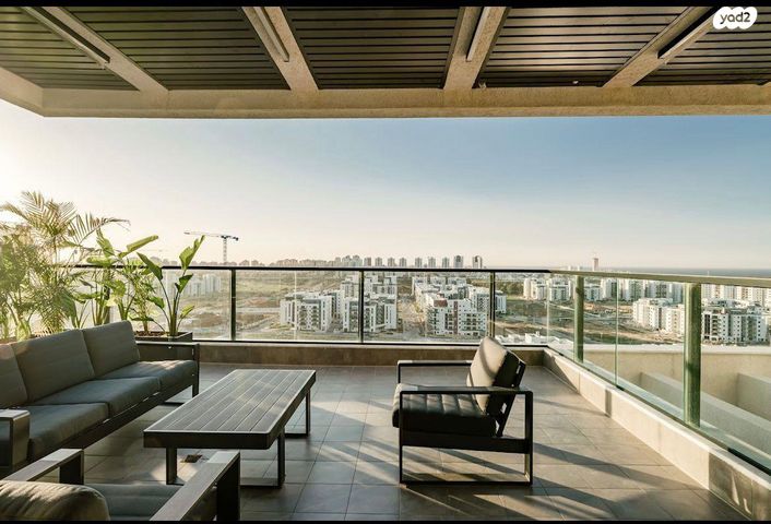 גג/ פנטהאוז, דרך ארץ, עיר היין, אשקלון