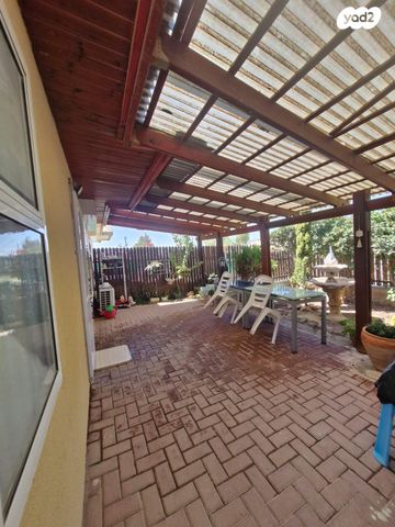 דו משפחתי, גבים, ערד