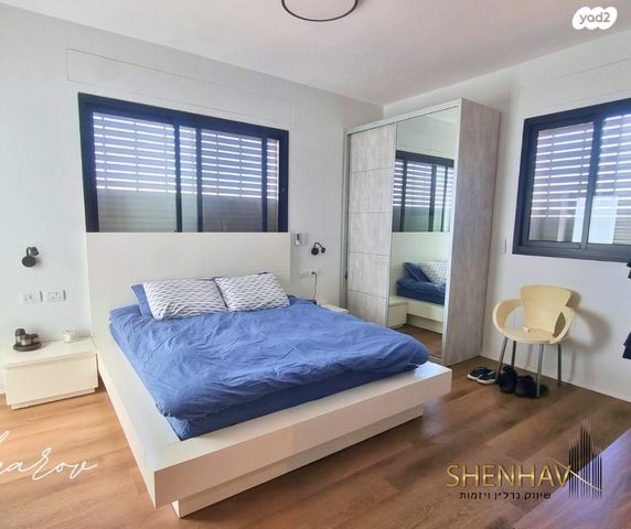 דו משפחתי, תל מונד