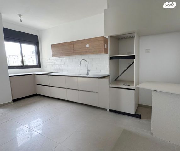 דירה, דבורה עומר, נאות שדה, רעננה