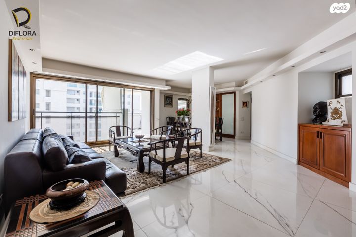 דירה, אורי צבי גרינברג, אזורי חן, גימל החדשה, תל אביב יפו