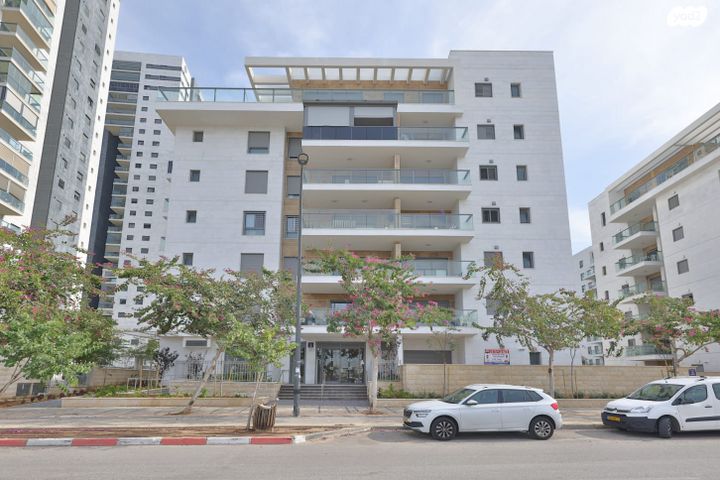 דירת גן, נעמי שמר 8, נאות אפק, אפקה, קרית ביאליק