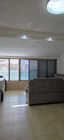 דירה, ארנסט הוגו, שיכון ותיקים, חולון