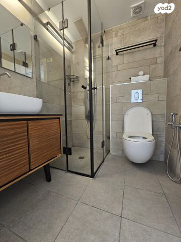 דירה, הרב ניסנבאום 37, אזור תעשיה, בת ים