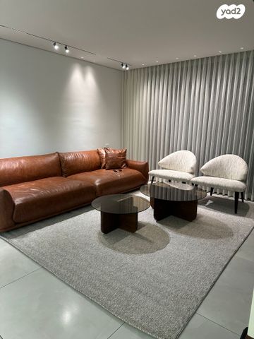 דירה, היוצרים, עיר היין, אשקלון