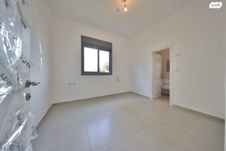 דירת גן, נעמי שמר 8, נאות אפק, אפקה, קרית ביאליק