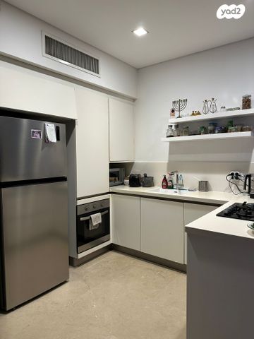 דירה, ניסים אלוני, צמרות איילון, פארק צמרת, תל אביב יפו