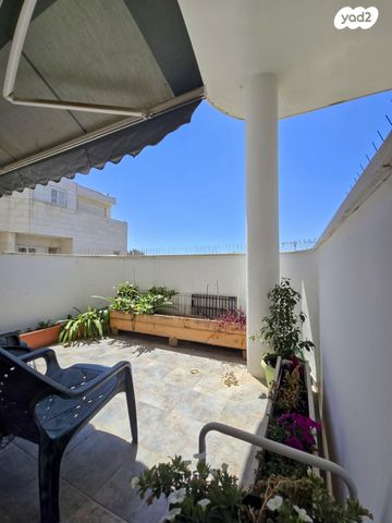 דירה, השקד, 2004, רעננה