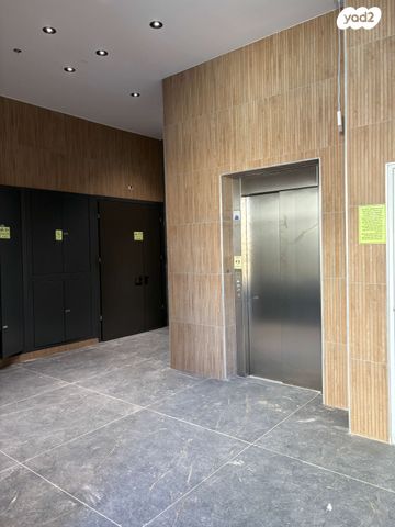 גג/ פנטהאוז, הרב שלום שבזי, אביב, ראש העין